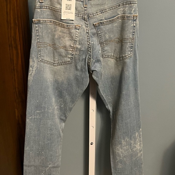 Denizen from Levi’s Distressed Taper Light Blue Jeans NWT 10 Regular - Picture 6 of 6